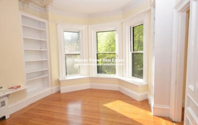 Building Photo - 300 Marlborough St