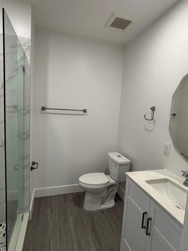 Building Photo - 2210 W 5th Way