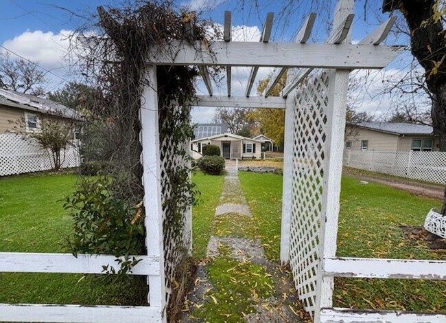 Building Photo - SHAS2352