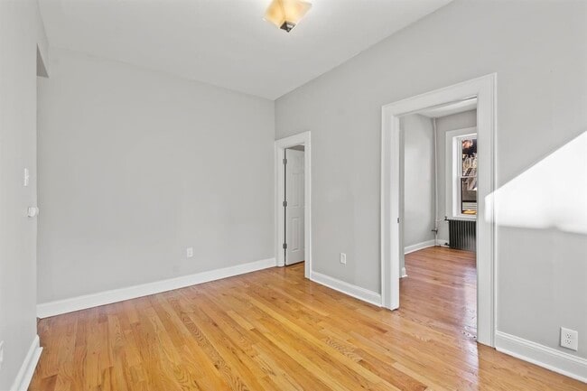 Building Photo - 284 3rd St