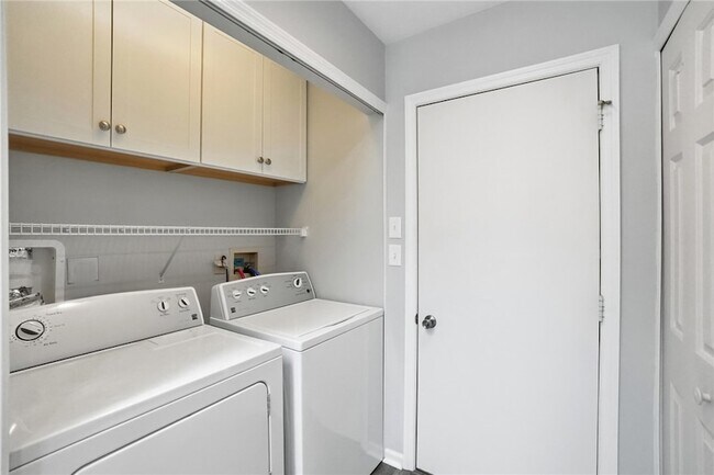 Building Photo - 9083 Marquis Dr