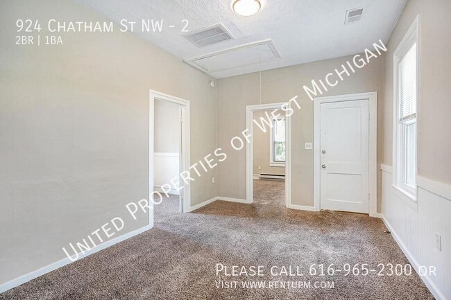 Building Photo - Tours Estimated to Begin 12/9 | 2 Bed 1 Ba...