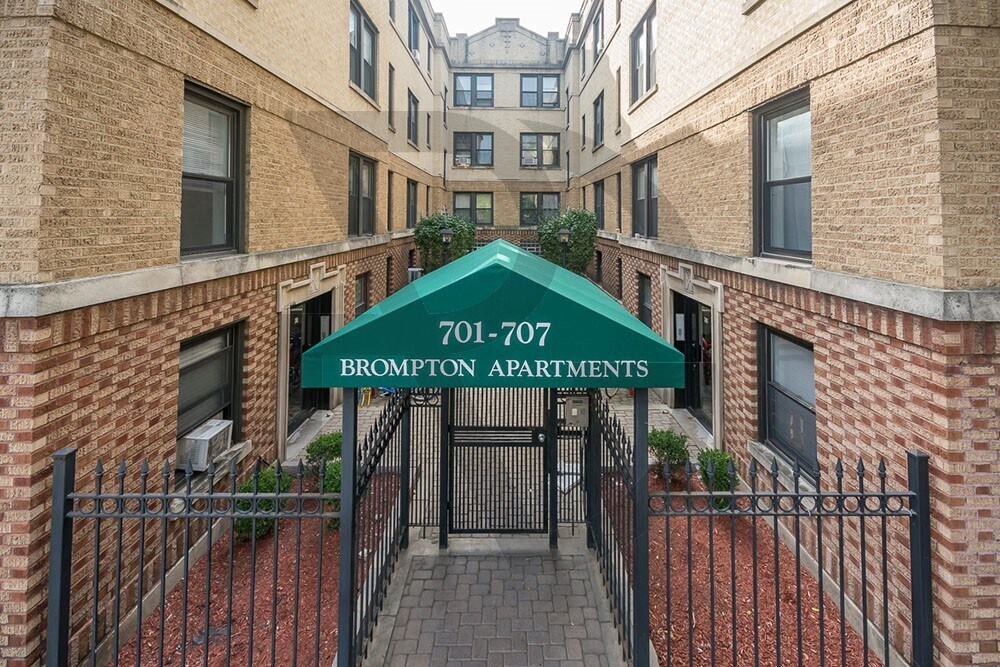 Building Photo - 709 W Brompton Ave