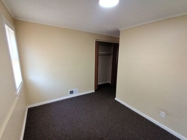 Building Photo - 2263 Delton Ct
