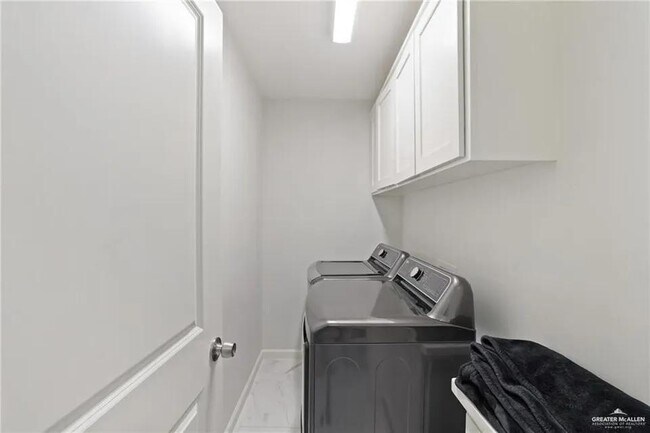 Building Photo - 4104 S Rodman Ln