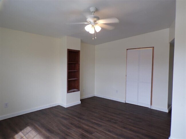 Building Photo - 1503 N Water St