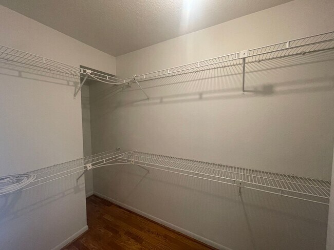 Building Photo - Bright and Spacious End-Unit Townhome in t...