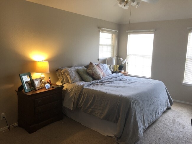 Building Photo - 3 Bedroom Plus Office in Stone Mill! Great open floor plan, huge kitchen!