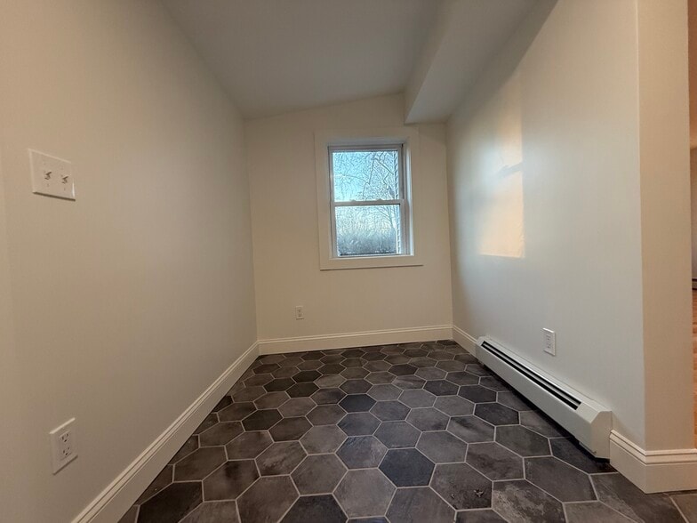 Building Photo - 35 Grant St