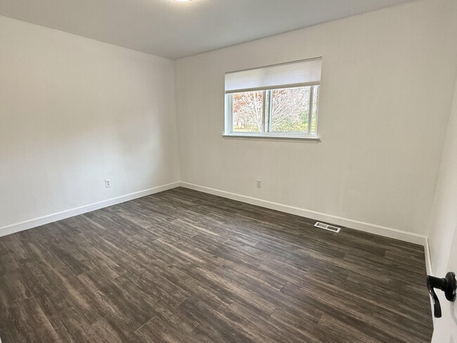 Building Photo - 12757 De Cook Dr