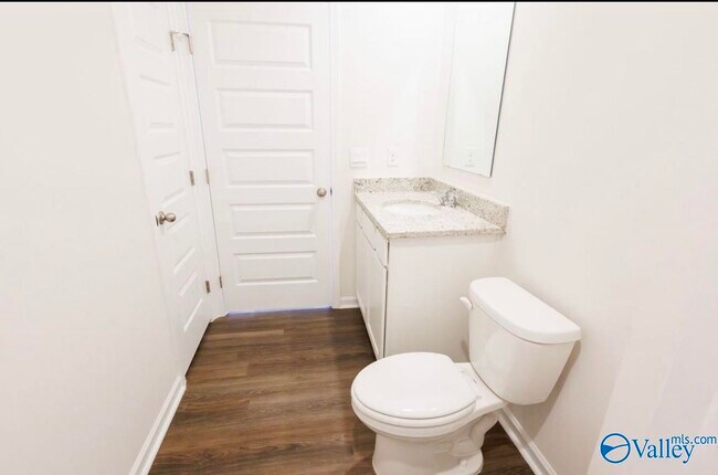 Building Photo - 398 Jackson Pt Cir