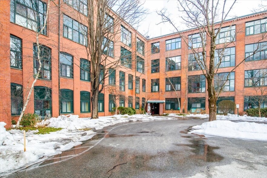 Building Photo - 150 Rumford Ave