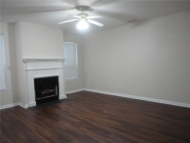 Building Photo - 1715 Crestwell Ln SW