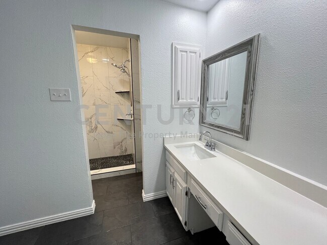 Building Photo - Magnificent 3/2/2 in Lewisville For Rent!