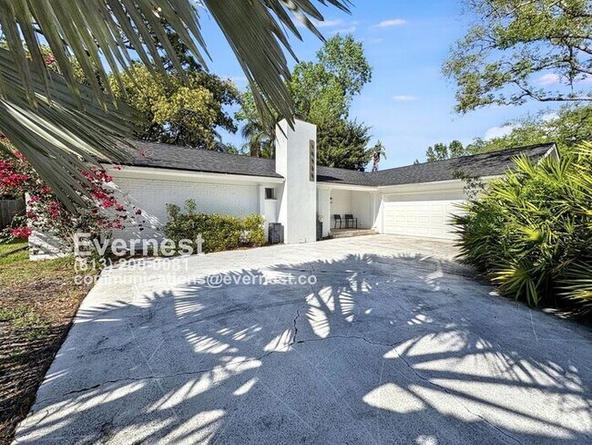 Building Photo - 3-Bedroom/2-Bath Home with Fenced Yard & Private Pool/ Available Soon!