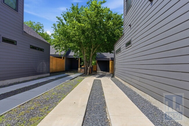 Building Photo - 505 Thelma Dr