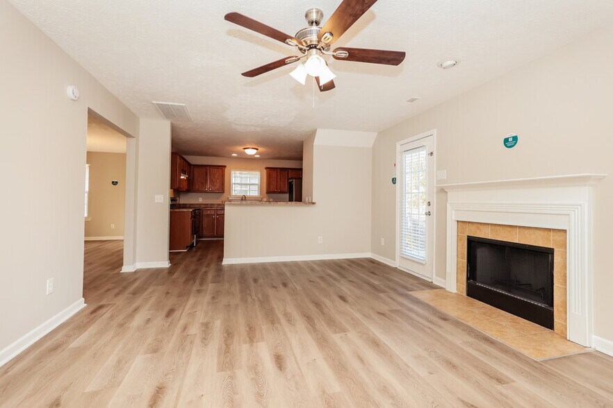 Building Photo - 2805 Windcrest Tr