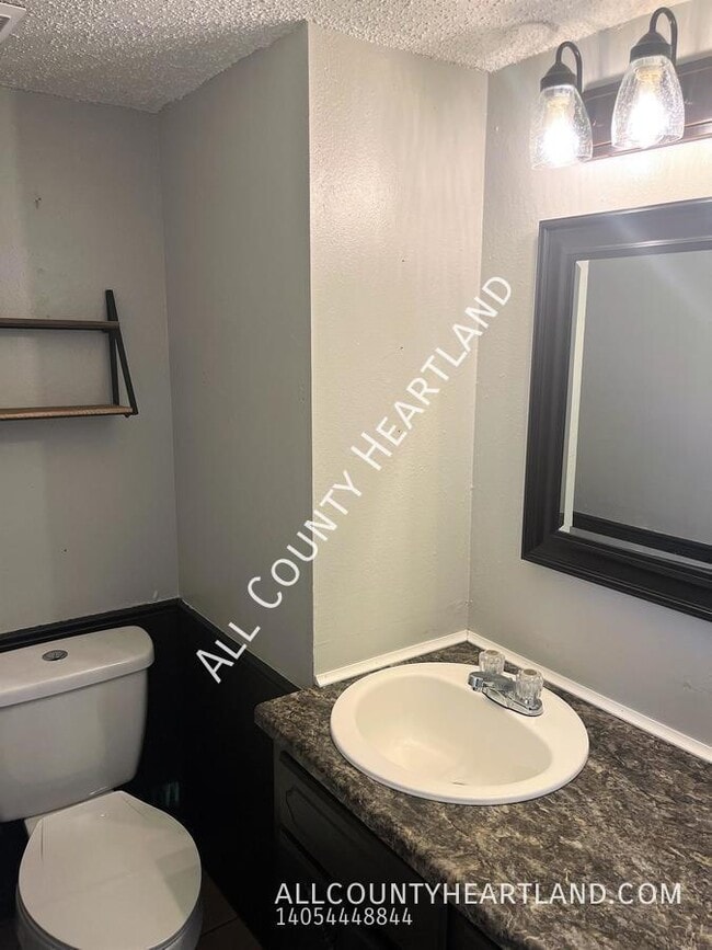 Building Photo - 221 Jason Dr