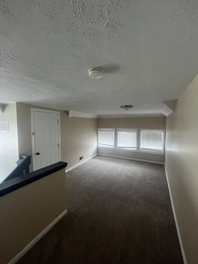 Building Photo - 1006 Lake Ave