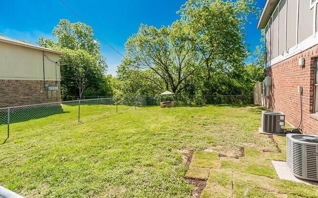 Building Photo - 8117 Foxfire Ln