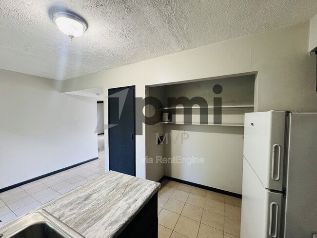 Building Photo - 828 Whitethorne Ave