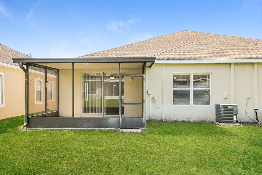 Building Photo - 6816 Surrey Oak Dr