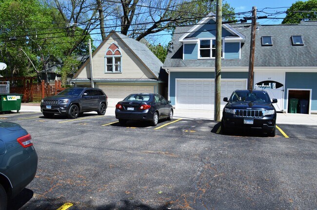 Building Photo - 214 S Oak Park Ave