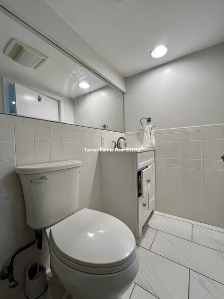 Building Photo - 77 Fairfax St