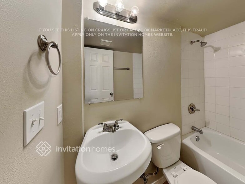 Building Photo - 16911 S Tapps Dr E