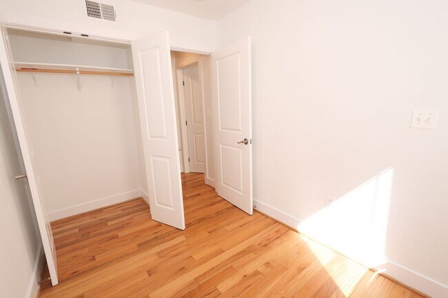 Building Photo - 4255 Eads St NE