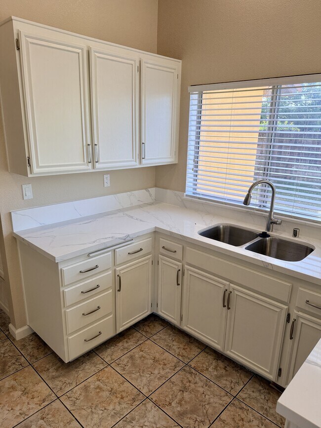 Building Photo - 4238 Brookside Dr