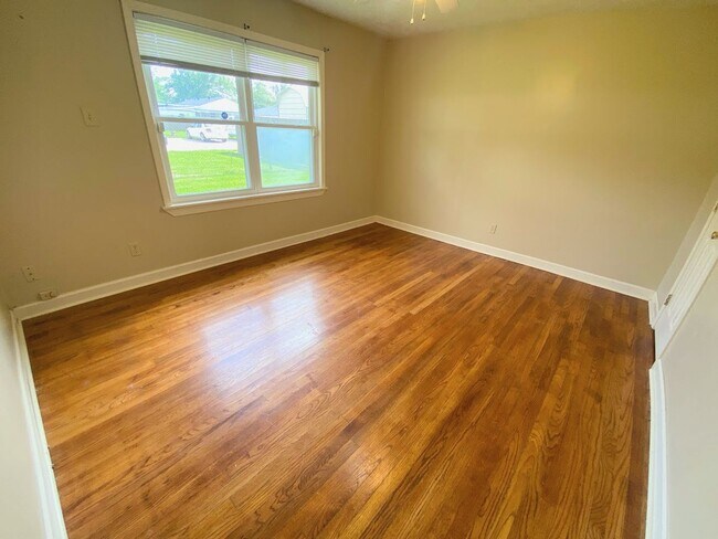 Building Photo - 2BR/1BA Duplex Near McNeese State University