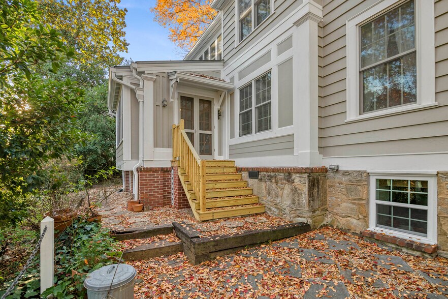 Building Photo - 4 Ansley Dr NE