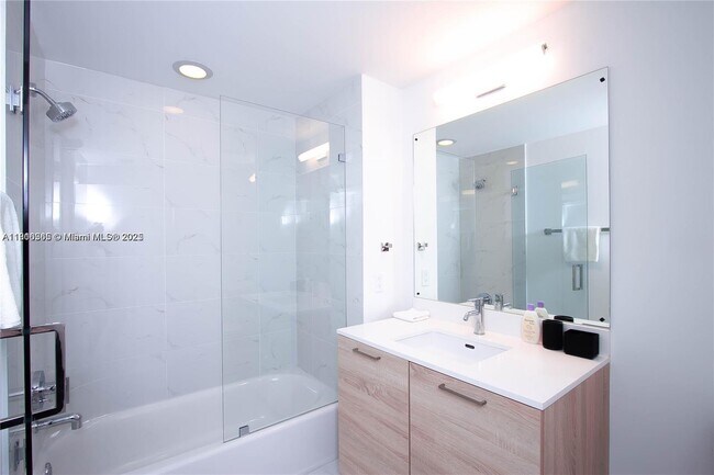 Building Photo - 16385 Biscayne Blvd