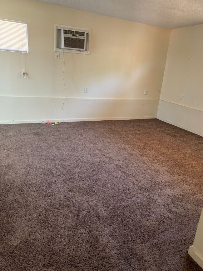 Building Photo - LM -56223 Navajo C