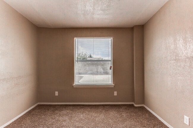 Building Photo - Charming Eastside Home with Refrigerated Air and Easy Access to Ft. Bliss and Loop 375