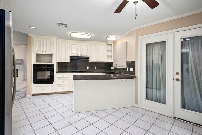 Building Photo - 14151 Buckingham Ln