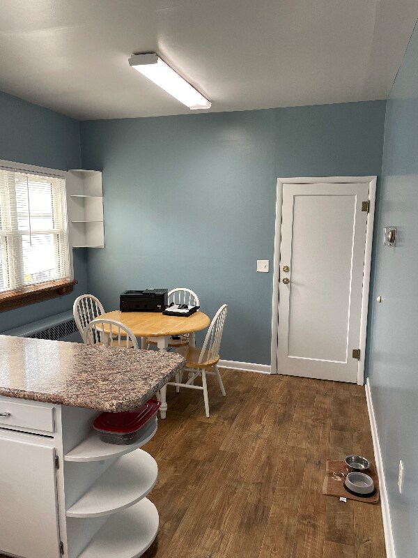 Building Photo - 915 1st St W