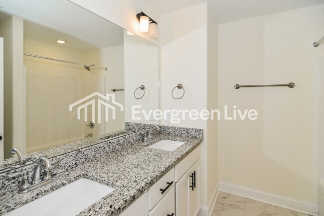 Building Photo - 235 Greenwood Dr