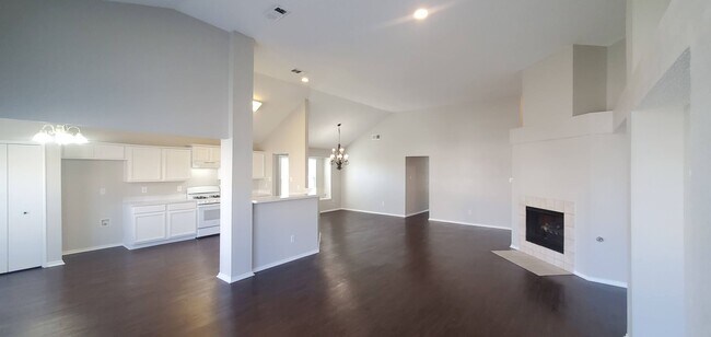Building Photo - 4 Bed/2 Bath Home in Prime Rockwall Area w/ Fresh Paint & New Floors