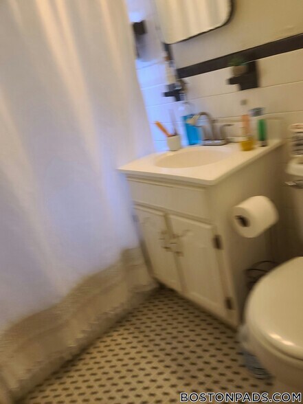 Building Photo - 208 Winthrop Rd