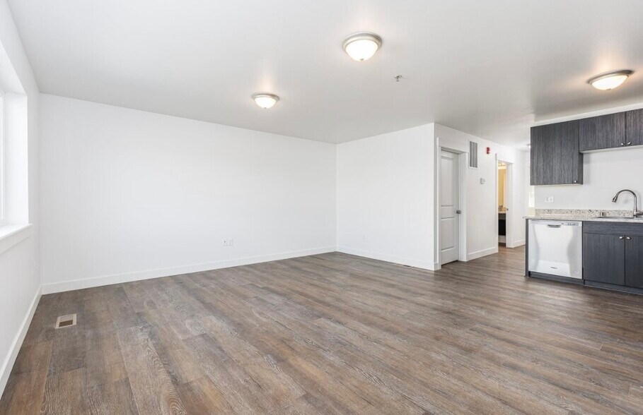 Building Photo - 485 S 38th Ave