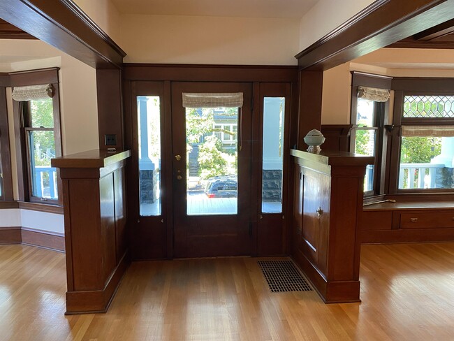 Building Photo - 1614 SE 22nd Ave