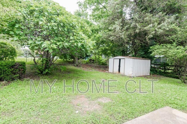 Building Photo - 8413 Woodford Bridge Dr