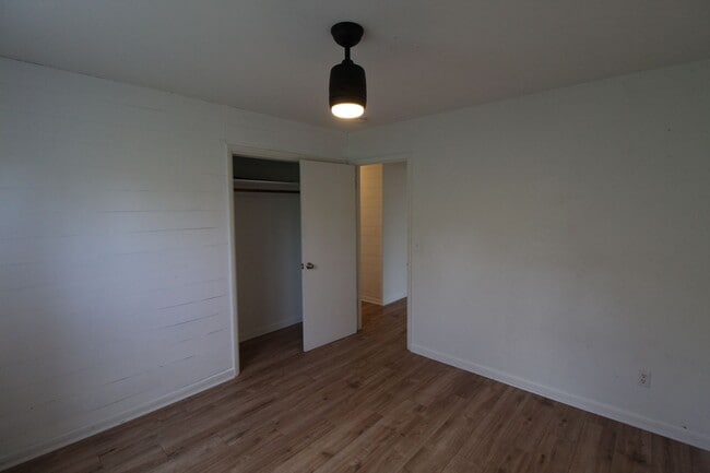 Building Photo - 129 W 39th Ave