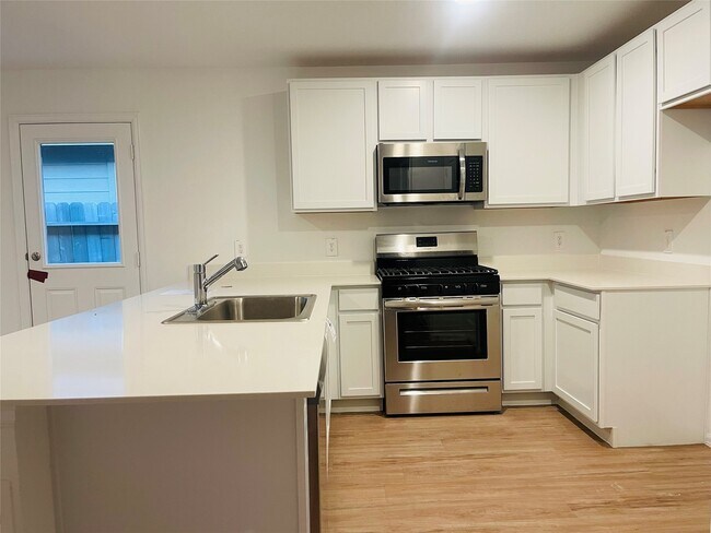 Building Photo - 2818 Via Augusta Dr