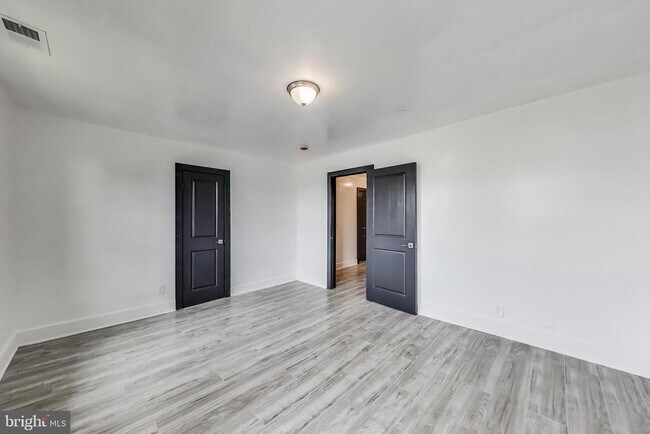 Building Photo - 3918 10th St NE