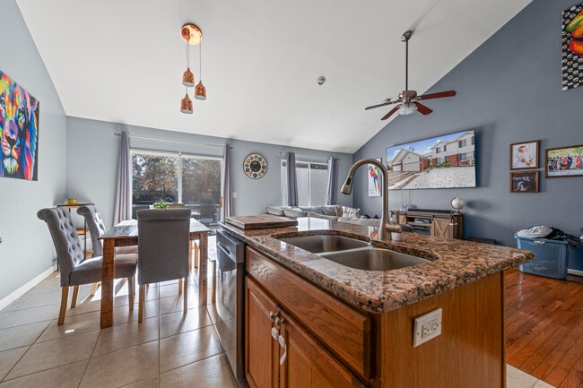 Building Photo - 3836 Lesia Dr