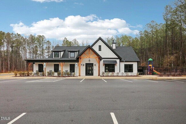 Building Photo - 744 Red River Dr