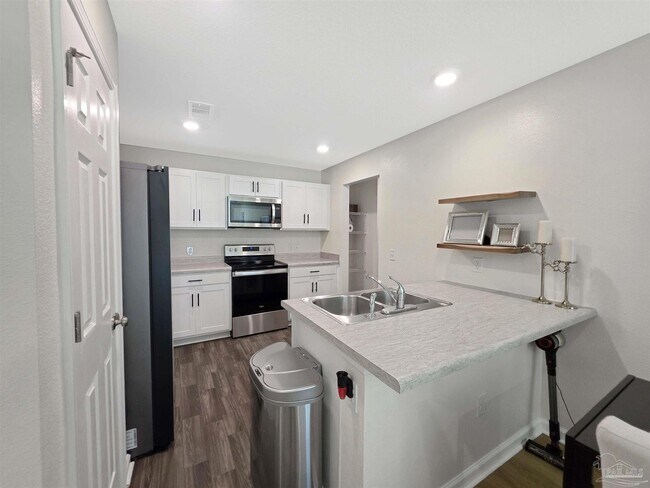 Building Photo - 6465 June Bug Dr